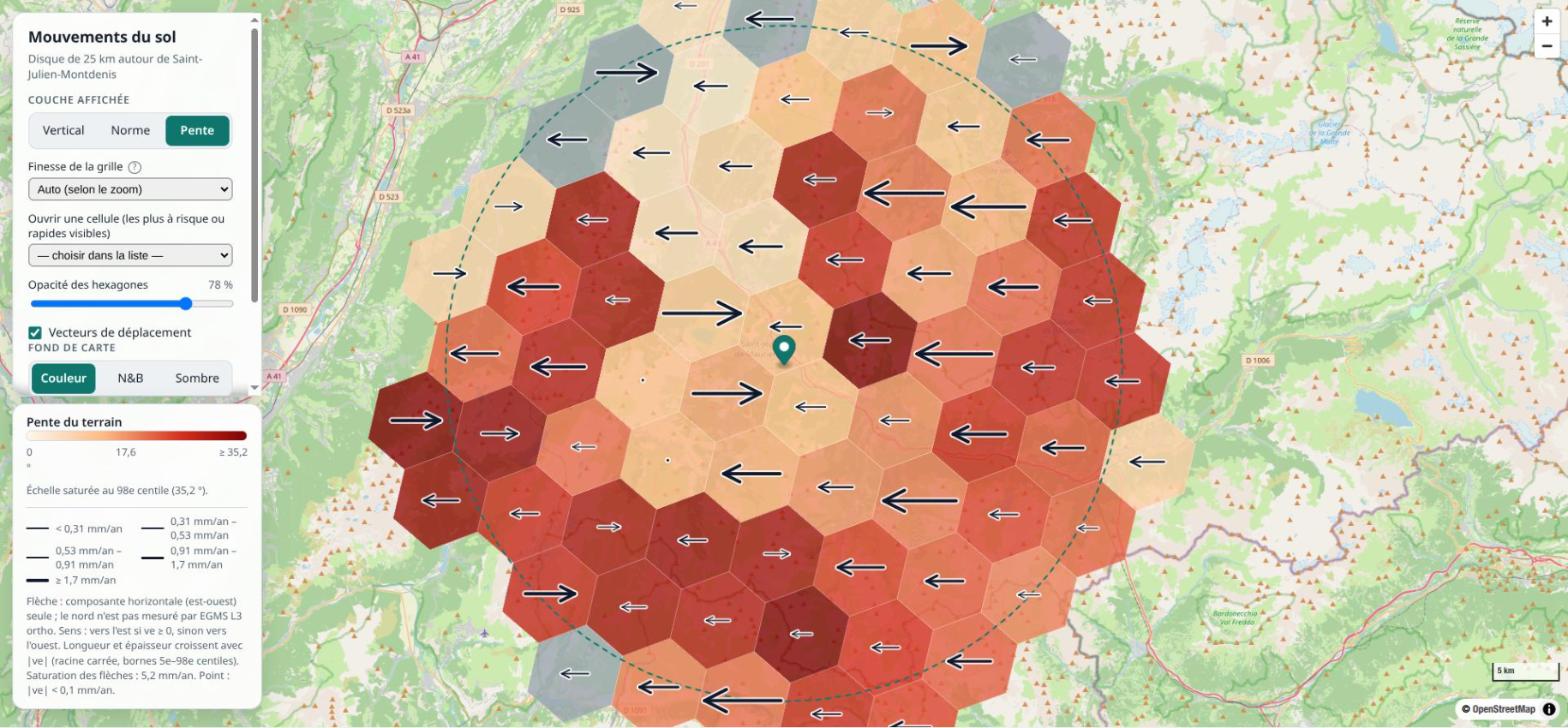 Carte d'un disque de 25 km couvert d'hexagones colorés du crème au rouge foncé selon la pente, avec quelques hexagones gris sans valeur.